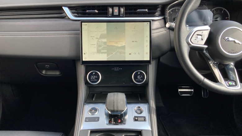 Jaguar F-Pace 2.0 D200 R-Dynamic Black 5dr Auto AWD Diesel Estate